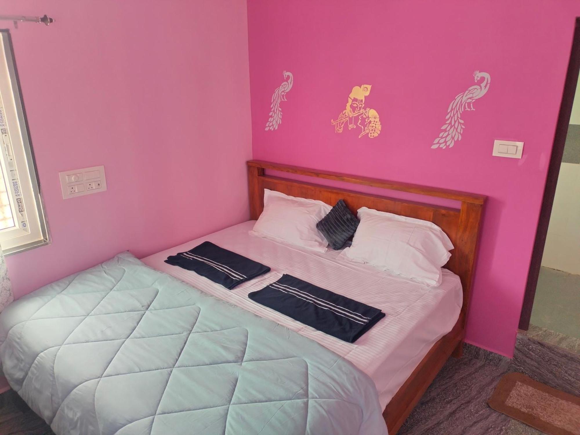 Supritha Homestay ฮัมปี ภายนอก รูปภาพ