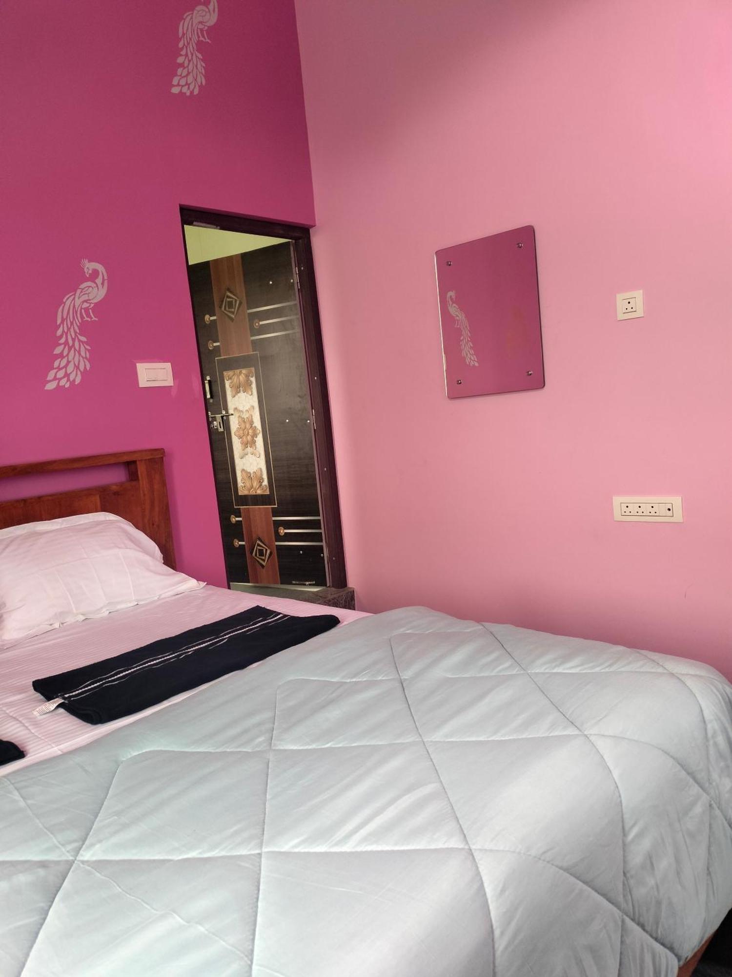 Supritha Homestay ฮัมปี ภายนอก รูปภาพ