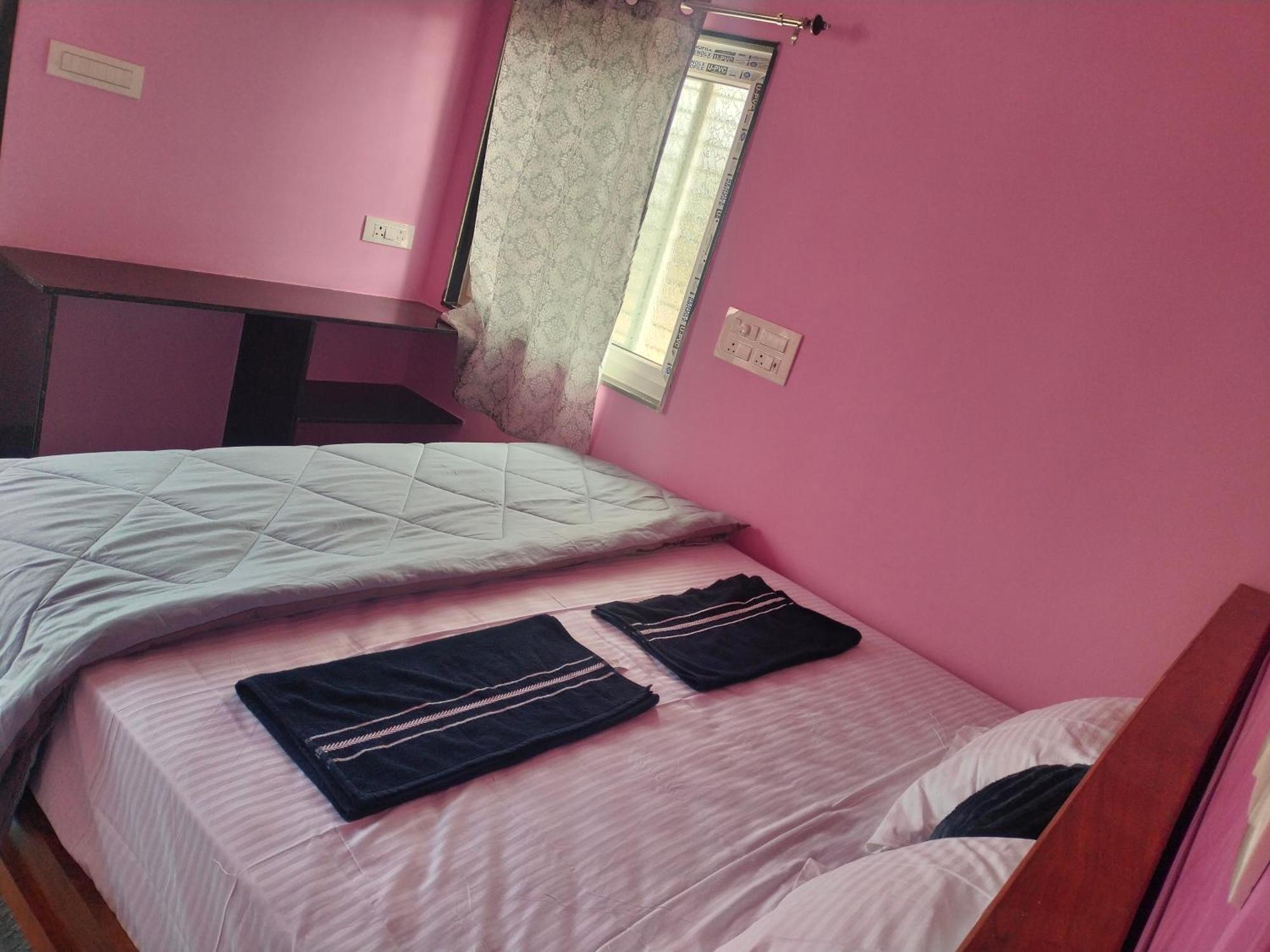 Supritha Homestay ฮัมปี ภายนอก รูปภาพ